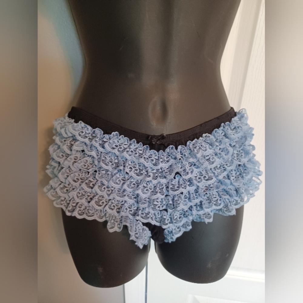 delicates Light Blue Ruffle Lace shorts - Picture 2 of 4